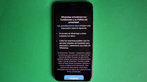 Whatsapp realizará próximamente cambios estructurales en su política de condiciones y privacidad, que suponen la compartición de datos con facebook y la compañía, como explica en la notificación, exige la aceptación de las nuevas políticas para poder seguir utilizando el servicio de mensajería, y. Iukbygystnkqym