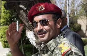 عاد إلى اليمن في العام 2014 وتولى قيادة الحراسة الشخصية لعمه علي عبد الله صالح وقيادة شبكته العسكرية، خصوصا مع غياب أحمد علي عبدالله صالح. Lagfyajo48xiym