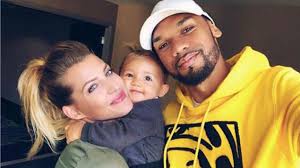 Right from a pool of 25 eligible young men. Sarah Und Dominic Harrison Kind Nummer Zwei Kommt Bald Aber Kein Sex Um Schwanger Zu Werden Promiwood