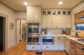 Erin And Ben Help Longtime Friends Aly And Jordan Smith Upgrade A 1920 Home With Distinctive Italianate Elements Return European Home Decor Home Kitchens Home