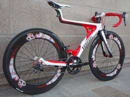 List Of Famous Cyclists With Their Biographies That Include Trivia Interesting Facts Timeline And Life History Cycl Bicycle Road Bicycle Racing Bicycle Race