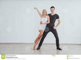 Dancing music (musique de danse), let's go party (danse de salon), happy music. Musique Latine De Danse De Jeunes Couples Bachata Merengue Salsa Pose De L Elegance Deux Sur La Piece Blanche Photo Stock Image Du Latin Paire 88970174