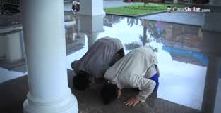 Kedua sholat sunnah tersebut dikategorikan sebagai sholat rawatib, yaitu sholat yang mengiringi sholat wajib. Shalat Jamaah 2 Kali Di Masjid Di Rumah Konsultasi Agama Dan Tanya Jawab Pendidikan Islam