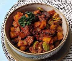 Nah, salah satu hidangan yang selalu ada saat lebaran dan relatif cukup mudah dimasak adalah sambal goreng kentang hati sapi. Resep Sambal Goreng Kentang Ati Enak Dan Super Praktis Resep Istimewa 2020