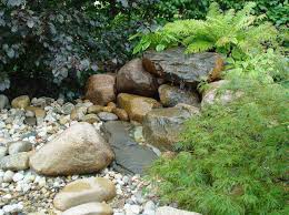 Darüber hinaus kann die trockenmauer auch auf ein fundament aus beton verzichten. Die Welt Der Steine Fur Den Garten Steinakzente