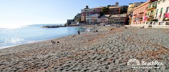 Genua är ett resmål som brukar uppskattas enormt av besökarna. Strand Vernazzola Genova Liguria Italien Beachrex Com