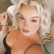 Brandy Moen's Instagram, Twitter & Facebook