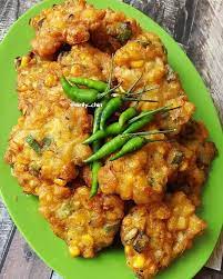 Biasanya bakwan ini disantap sebagai camilan mapun menu makanan harian. Pin Di Aneka Gorengan Fried