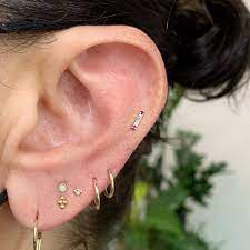 Taylor Bell On Instagram Super Cute Styling Appointment On A Wonderful Client At The Lovely Sogoldbk Earings Piercings Cool Piercings Pretty Ear Piercings