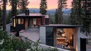 Menggunakan material kayu yang menyelimuti bagian luar maupun dalam rumah, rumah ini terdiri dari dua lantai dan terhubung melalui sebuah runagan yan. Rumah Minimalis The Truckee Hunian Modern Di Pegunungan California