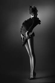 Black And White Fashion Photoshoot Pin By Hilal Celik On Geometrie Photography Poses Women Fashion Photo Fashion Photography