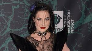 Dita Von Teese Auf Der Suche Nach Dem Selbstbewusstsein Dita Von Teese Dita Von Best Blue Paint Colors