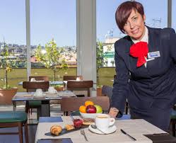 After careful works of modernisation and restoration of the buiding and facilities and with a complete restyling of the furnishings in the rooms and the public area, hotel. Hotel In Neapel Bw Hotel Plaza Neapel