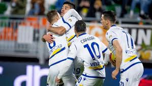 Der hellas verona football club ist ein italienischer fußballverein aus der venetischen. Venezia Verona 3 4 Simeone Firma La Clamorosa Rimonta Dell Hellas La Repubblica