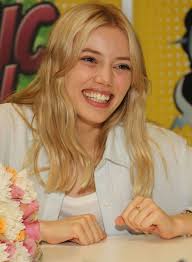 Stranger Things' Chrissy Star Grace Van Dien: Height, Style & Hollywood  Roots