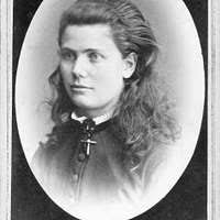 Porträtt av broderisömmerskan Babette Barbara Berta Bauer, dotter till  Martin och Margaretha Bauer.