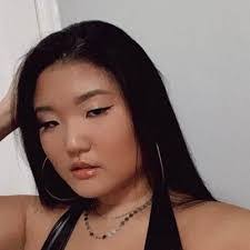 Danielle Candela's Instagram, Twitter & Facebook