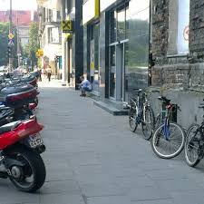 Raiffeisen bank polska sa koncentrował się na obsłudze średnich i mniejszych firm oraz polskiej klasy średniej, ale miał też rozbudowaną ofertę produktów i usług dla dużych przedsiębiorstw. Raiffeisen Bank Polska S A Office In Srodmiescie Poludniowe