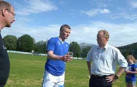 Her finner du alle saker som omhandler raymond_johansen. Lokal Fotball Molde Pa Besok I Surnadal