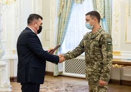 Від імені колективу державної служби спеціального зв'язку та захисту інформації україни і від себе особисто сердечно вітаю вас із національним святом нашої державності — днем незалежності україни! V Ofisi Prezidenta Privitali Pracivnikiv Derzhspeczv Yazku Z Profesijnim Svyatom I Vruchili Yim Derzhavni Nagorodi Oficijne Internet Predstavnictvo Prezidenta Ukrayini