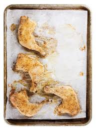 Chips De Chou Kale Et Cuisses De Poulet Roties Au Parmesan Ricardo Recipe Kale Chips Roasted Chicken Legs Healthy Movie Snacks