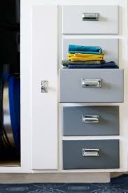 2 tiroirs + 1 grand tiroirs pour rangement de dossiers. Degrade But Fading From Grey To Pink Tiroirs Peints Mobilier De Salon Diy Maison