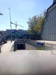 Des bons plans, des astuces, de belles initiatives et de jolies rencontres, grâce à silly, gallieni.et le quai, la vie du quartier est encore plus belle! Cours De L Ile Seguin Parkplatz In Boulogne Billancourt Parkme