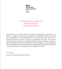 Quand il ne se rend pas coupable d'agression sexuelle selon de nombreux téléspectateurs, il arrive à l'animateur de c8 de mettre mal à l'aise ses chroniqueurs. L Pwvcqn3izujm