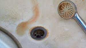 Squeeze the lemon to make lemon juice mix the lemon juice and salt to form a paste pour the paste on the porcelain sink then take your kitchen scourer and rub the paste gently against the stains How To Remove Rust Stains From Porcelain Bathtub The Cleaning Mommy