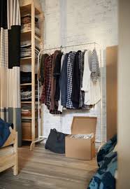 Les Meilleurs Et Les Pires Produits Ikea En 2019 Chasseurs D Astuces Clothing Rack Ikea Inspiration Ikea Catalog