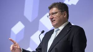Parragh lászló, a magyar kereskedelmi és iparkamara elnöke szerint sokszor a munkáltató arra bírja rá munkavállalót, hogy katás adózást válasszon, ezáltal a munkavállaló vállalkozóként adózik. 2024 Ig Parragh Laszlo Marad Az Mkik Elnoke Infostart Hu