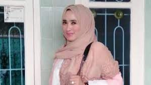 Laporan sebentar tadi dari jakarta, peguam suspek kes dugaan pornografi firza husein, azis yanuar, membantah isu yang beredar di media sosial mengenai anak guamnya selama diperiksa penyidik ditreskrimsus polda metro jaya. Urusan Firza Husein Ke Yusril Bukan Habib Rizieq