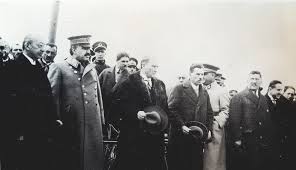 Sonrasında kurulan şükrü saraçoğlu hükûmeti, iktisat politikasında hızla önemli değişiklikler yaptı. Ataturk Ankara Da Bir Torende 1926 Refik Saydam Fevzi Cakmak Ve Kazim Ozalp Mustafakemalim