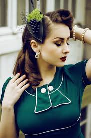 1001 Ideen Und Inspirationen Fur Atemberaubende Vintage Frisuren Rockabilly Frisur Locken Fur Lange Haare Und Frisuren