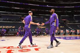 Los angeles lakers new era oil slick infill logo majica. Lakers News Lebron James Compares Alex Caruso To A Swiss Army Knife Silver Screen And Roll