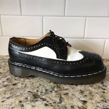 Black And White Wingtip Doc Martens Doc Dr Martens Mens 6 3989 Vintage 90s Black White Wingtip Oxford Shoes England Drmartens Oxfords Wingtip Oxford Shoes Oxford Shoes Wingtip Oxford