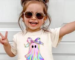 パーソナライズされたゴーストの名前のハロウィンシャツ：レトロな女の子用幼児用Tシャツ