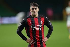 Da tempo il milan e calhanoglu stanno discutendo del rinnovo contrattuale, ma si vive una fase di stallo anche se da sponda rossonera si cercherà il più possibile di accontentare le richieste. Brahim Diaz Ac Milan S Hakan Calhanoglu Replacement