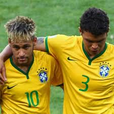 Lucas rodrigues moura da silva, mais conhecido como lucas moura ou simplesmente lucas (são paulo, 13 de agosto de 1992), é um futebolista brasileiro que atua como atacante. Official Brazil Shirt Signed By Thiago Silva And Neymar Charitystars