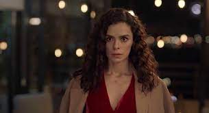 Although özge özpirinçci's career dates back to the year of 2007, she mainly gained her fame in 2009. Ozge Ozpirincci Den Polis Baskini Aciklamasi Sputnik Turkiye