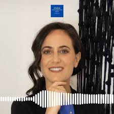 Hannah Mello ed io ci siamo conosciuti ad Alghero, durante uno dei meetup  di @nodi_community_sardegna . Uno di quegli incontri in cui ti aspetti una  trentina di persone, e invece se ne