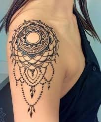 Graceful Lace Henna Tattoos On Shoulder For Girls Henna Tattoo Shoulder Henna Tattoo Designs Shoulder Tattoos For Women