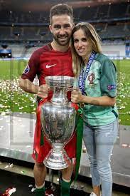 Moutinho играет с 2018 в вулверхэмптон уондерерс (вул). Soccrates Images Joao Moutinho Of Portugal And Wife