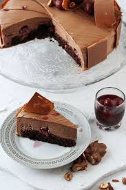 Tort Cu Ciocolata Si Visine Cu Mousse Aerat De Ciocolata Si Visine Alcoolizate Un Tort Festiv Potrivit Pentru Orice Mo No Cook Desserts Sweet Tarts Desserts