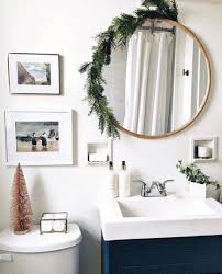 Now This Is How To Decorate Your Bathroom For Guests During The Holidays Don T Forget The Fre Christmas Bathroom Decor Christmas Bathroom Guest Bathroom Decor