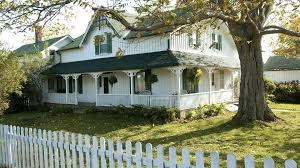 Dressing Green Gables Anne Of Green Gables Gable House Green Gables Anne Of Green Gables