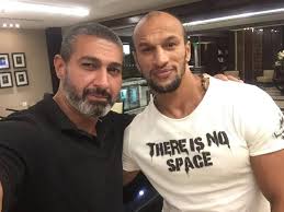 احتفل البطل المصري محمد إبراهيم كيشو بتحقيق الميدالية البرونزية للمصارعة الرومانية، على طريقة البطل المصري الأسطورة كرم جابر. ÙƒØ±Ù… Ø¬Ø§Ø¨Ø± ÙŠÙ†Ø´Ø± ÙÙŠØ¯ÙŠÙˆ Ø¬Ø¯ÙŠØ¯ Ù…Ù† ØªØ¯Ø±ÙŠØ¨Ø§Øª ÙŠØ§Ø³Ø± Ø¬Ù„Ø§Ù„ Ø¹Ù„Ù‰ Ø§Ù„Ù…ØµØ§Ø±Ø¹Ø© Ù Ù…ØµØ±Ø§ÙˆÙ‰