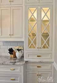 The sample door can help you plan the rest of the kitchen by matching paint, countertop, hardware, flooring and anything else you're. Kartinki Po Zaprosu American Classic White Kitchen Stove Kitchen Design Kitchen Interior Kitchen Colors