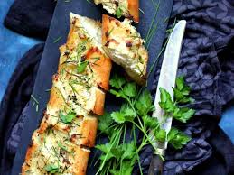 Decouvrez La Recette Baguette Surprise Sur Cuisineactuelle Fr Baguette Surprise Recette Recette Sympa