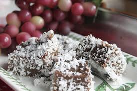 Ayak tepung kanji dan tepung beras, sisihkan. Kuih Kaswi Azie Kitchen